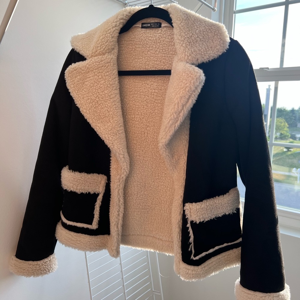 Shein jacket 
Worn once or twice 
Size S